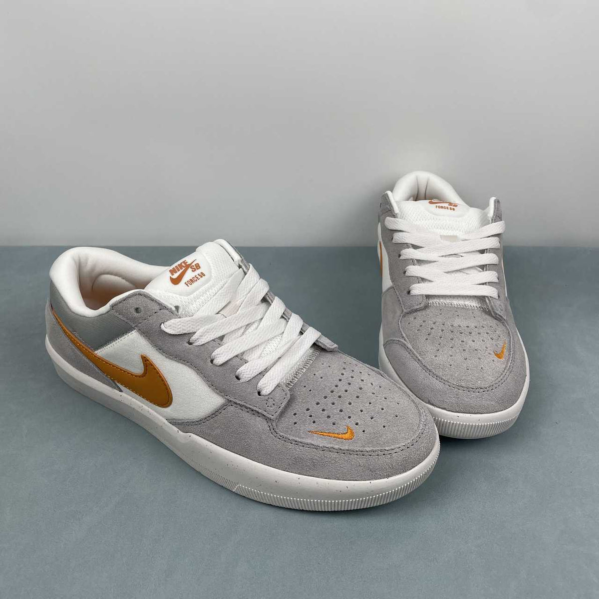 Nike SB Force Sneakers – Grey, White & Gold