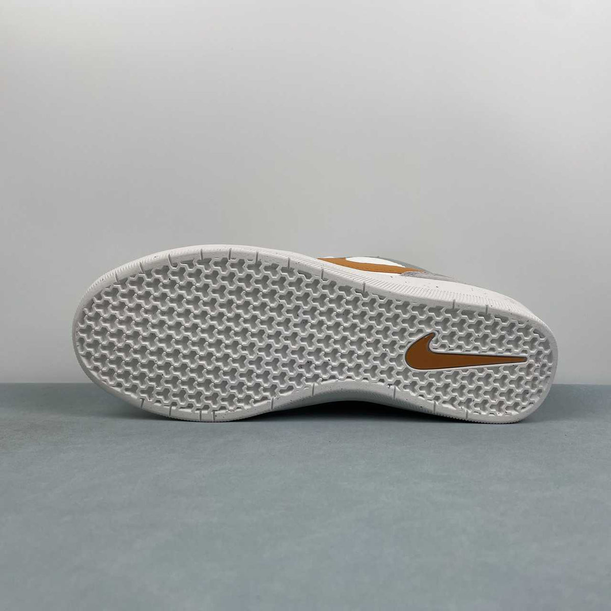 Nike SB Force Sneakers – Grey, White & Gold